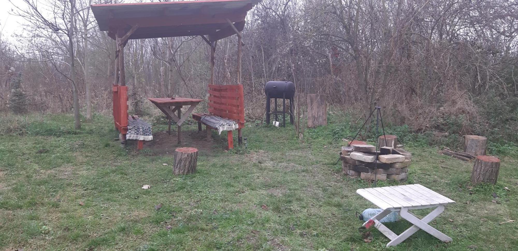 Kamilla Vendeghaz Apartment Ecs Bagian luar foto